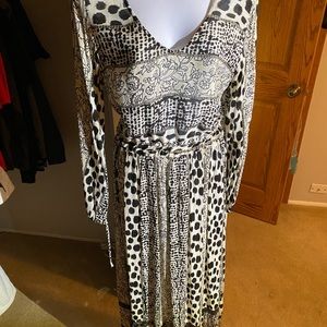 En Crème 100% Rayon Black/Cream Dress NWT